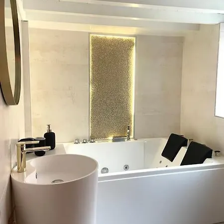 Logement De Charme Avec Balneo Apartment